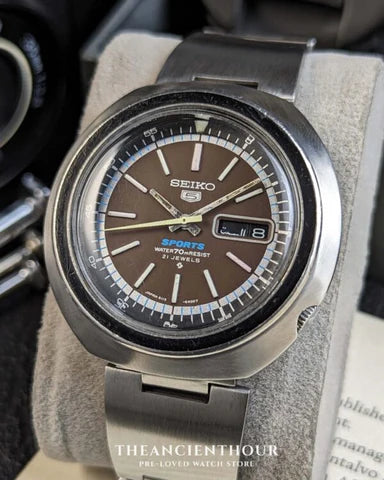 Rare JDM HONDA Y676-0010 200m Diver Automatic Watch (Born to Race)