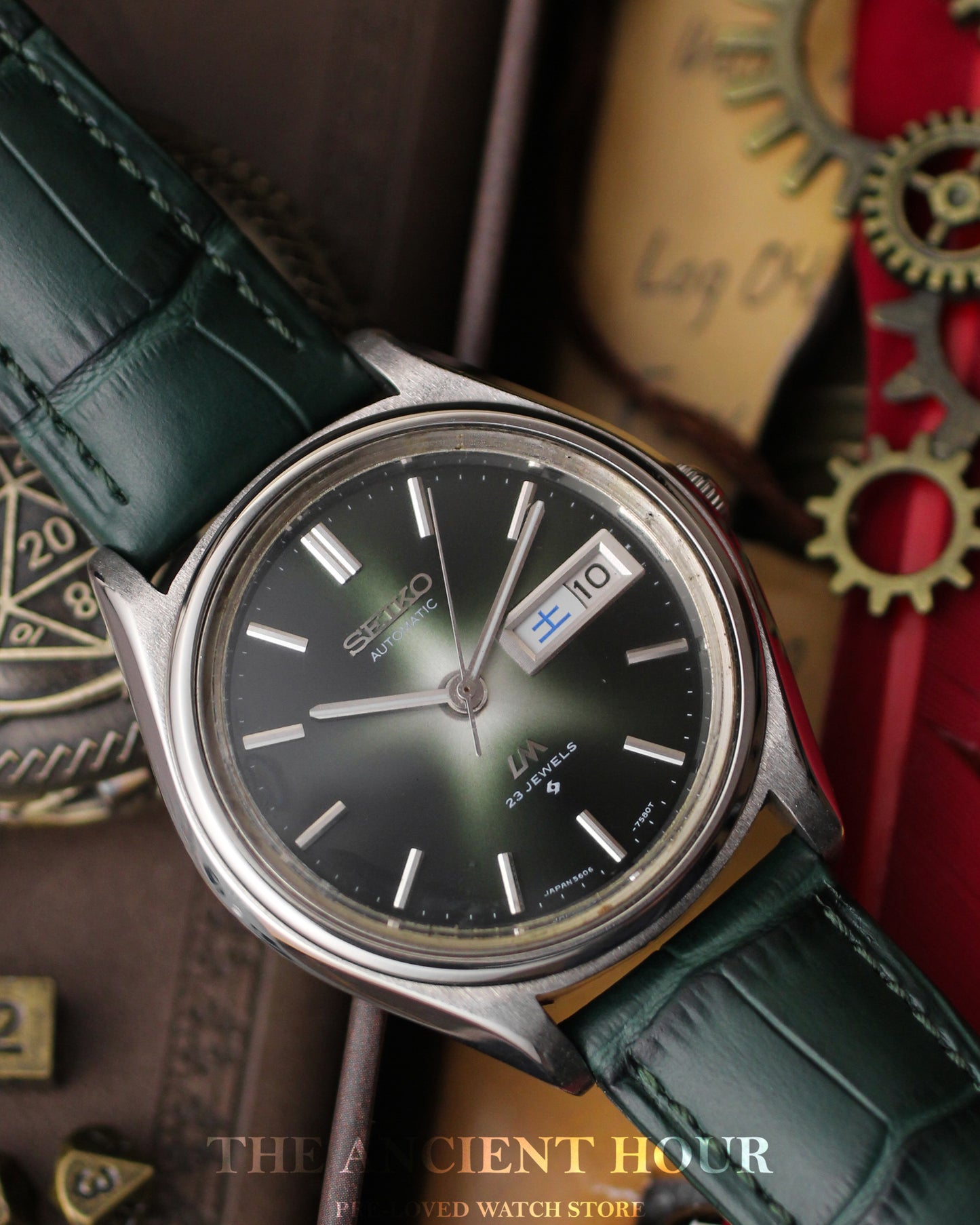 Seiko Lord Matic 5606-7580 Fume Green Sunburst Dial Year-1972 Vintage Watch