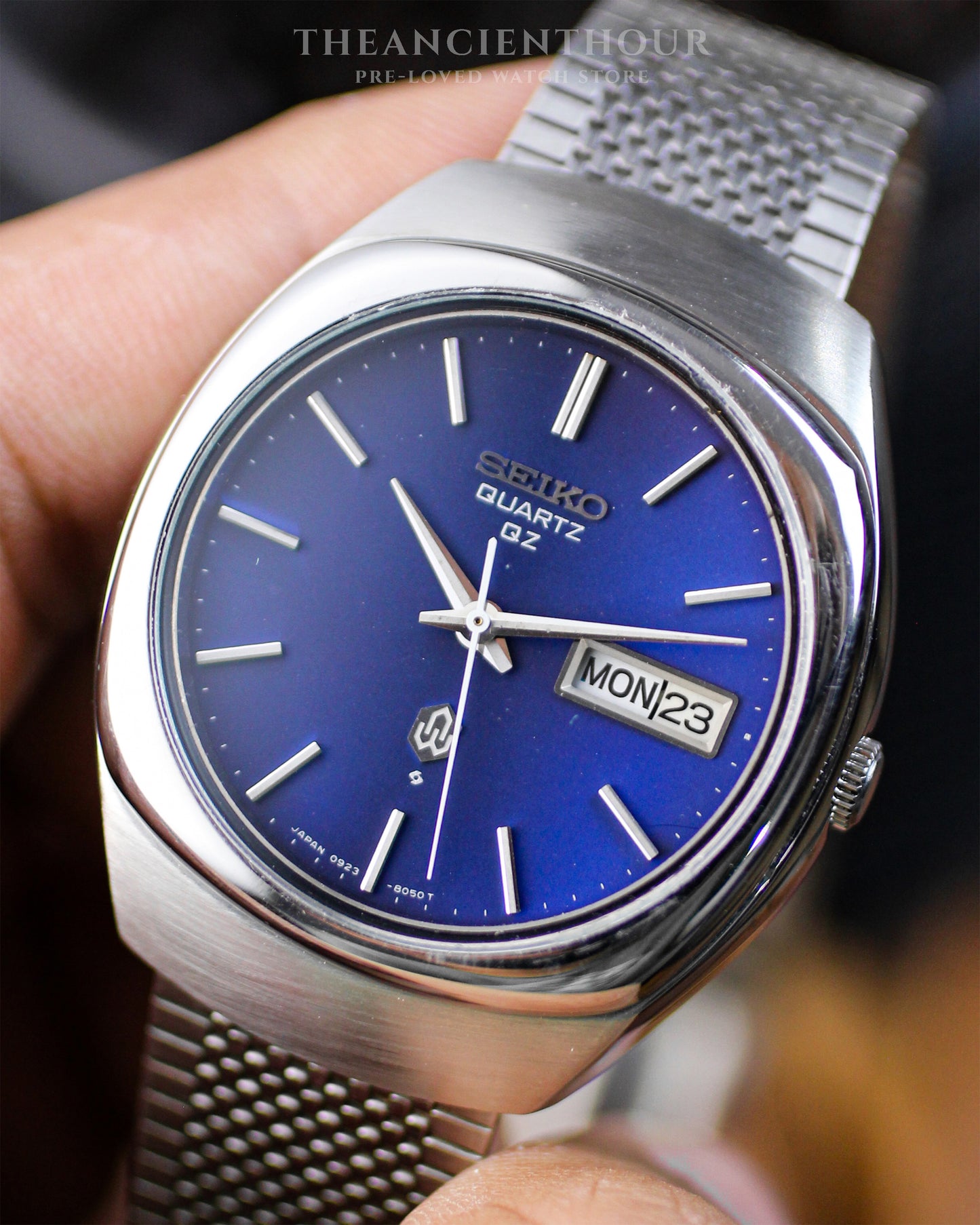 Seiko QZ 0923-8050 Blue Sunburst Dial